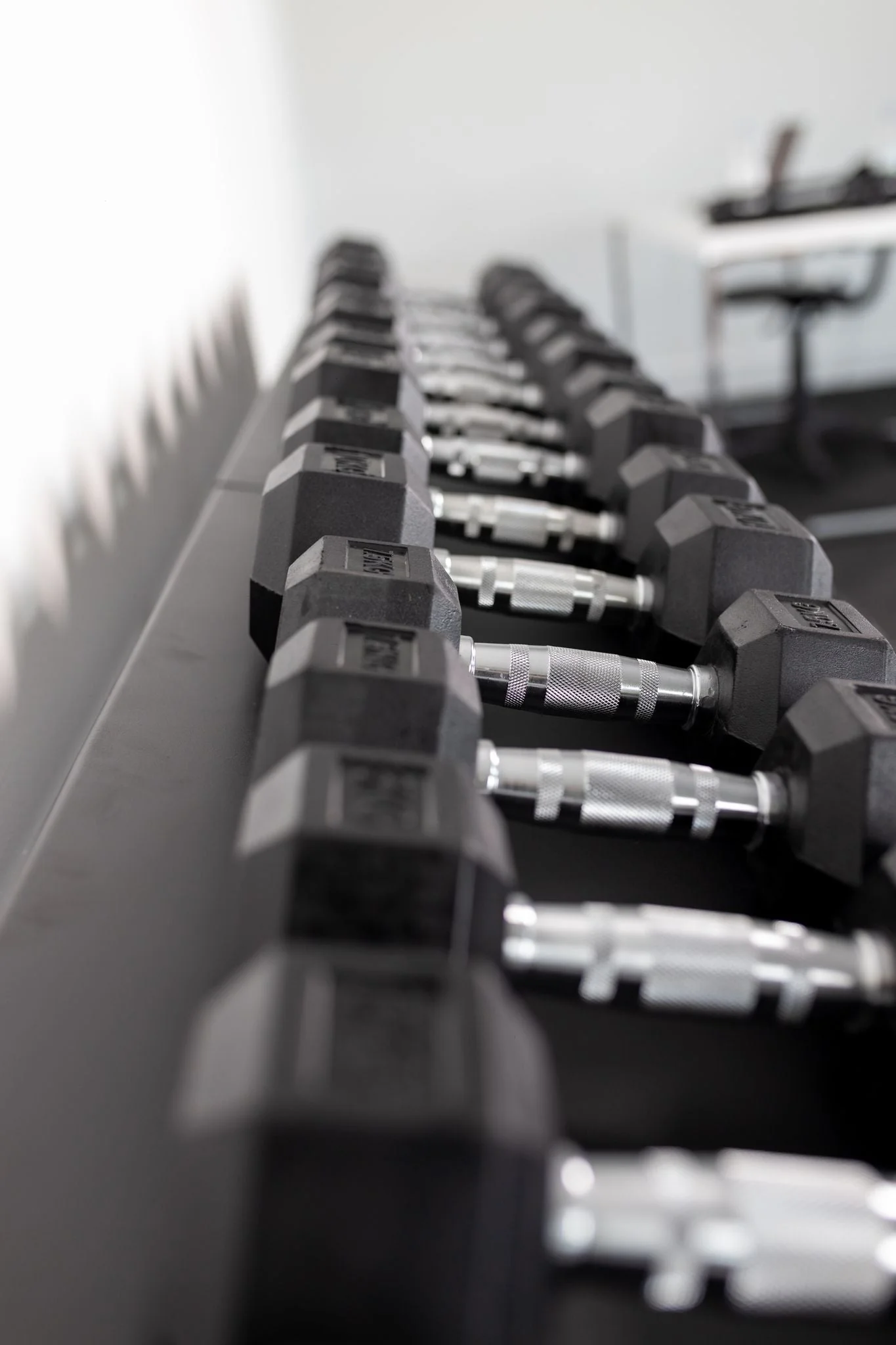 4 KG HEX DUMBBELL - RUBBER COATED (Sold Individually) - Image 6